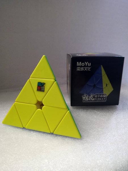 Rubikova kostka Pyraminx M Cube MoYu